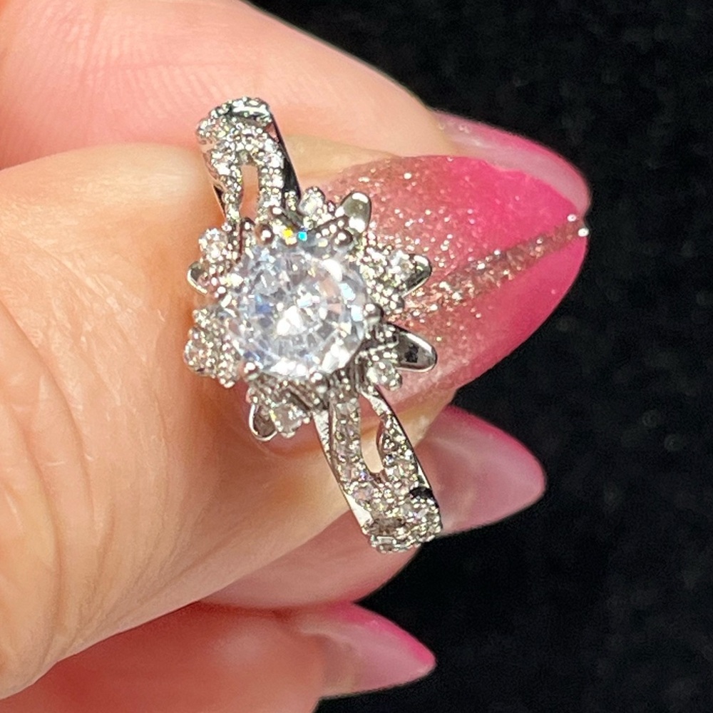 Elegant Silver Ring with Clear Gemstone